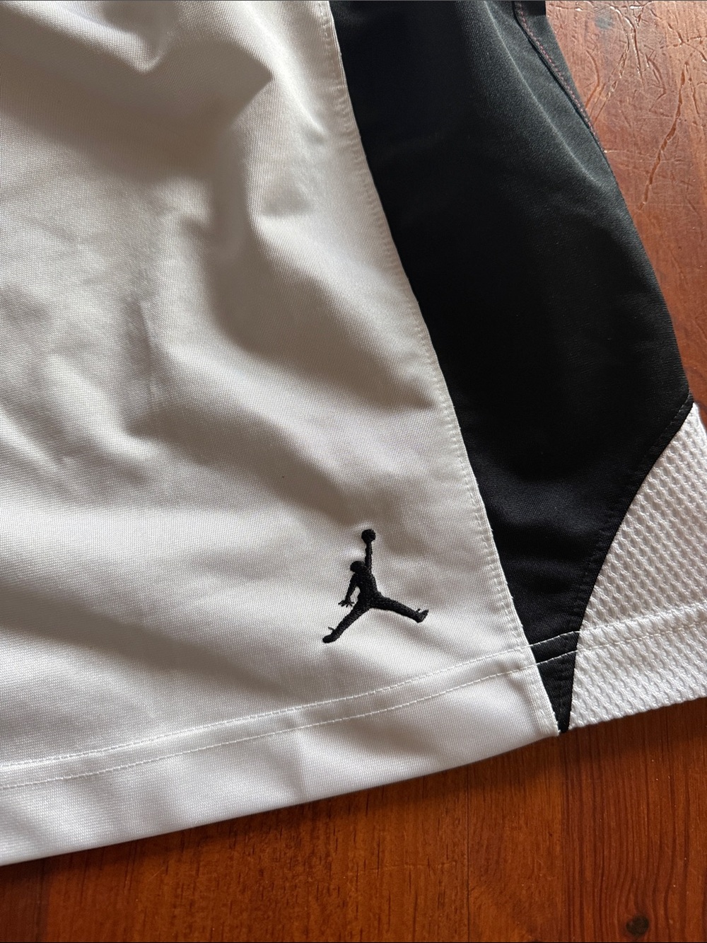 Jordan Men’s White and Black Athletic Basketball Shorts Size Large